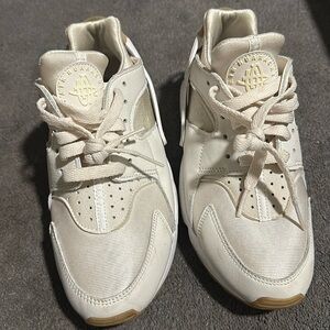 White/Creak Nike Hurraches